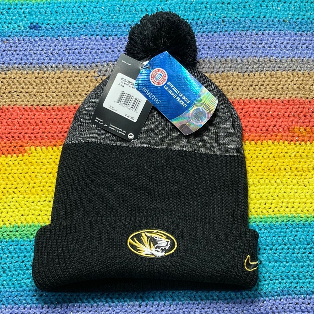 Sparkly Nike Mizzou Tigers puffball Beanie NWT